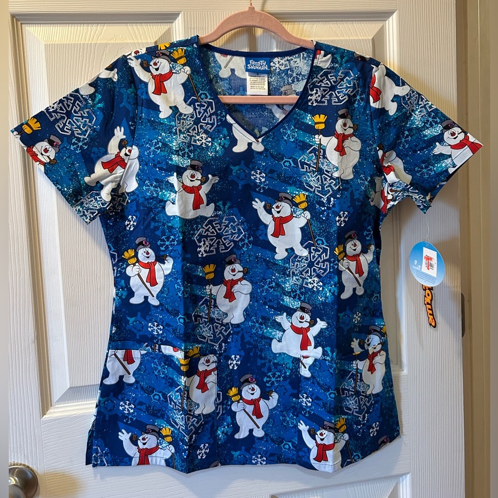 Frosty the Snowman Small Blue Cartoon Print Scrub Top NWT Women’s Tooniforms